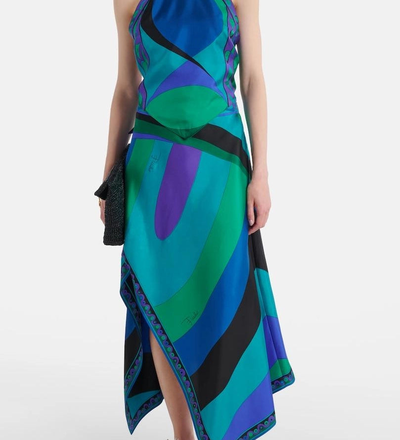 Zweiteiler aus Satin: Neckholder-Top & Midirock mit Tuchprint