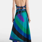 Zweiteiler aus Satin: Neckholder-Top & Midirock mit Tuchprint