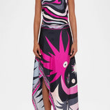 Zweiteiler aus Satin: Neckholder-Top & Midirock mit Tuchprint