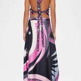 Zweiteiler aus Satin: Neckholder-Top & Midirock mit Tuchprint